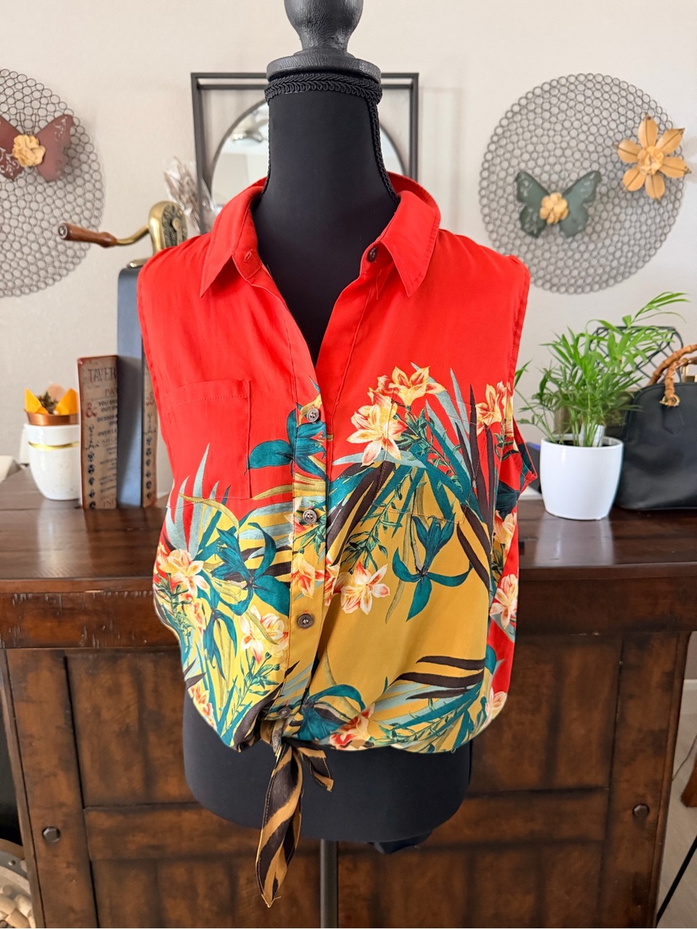 Vince Camuto Red & Mustard Floral Button-Front Tie Shirt